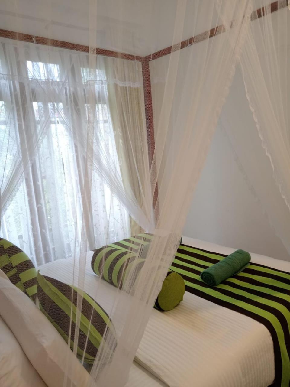 Rich Grove Inn Элла Экстерьер фото
